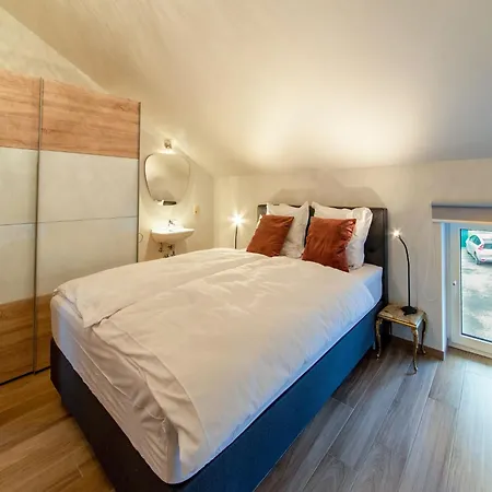 In With Garden * Waimes