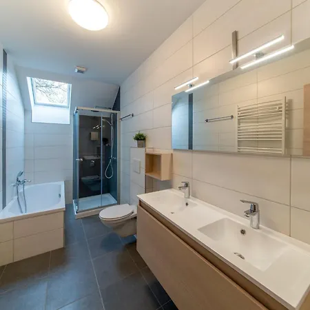 In With Garden Waimes